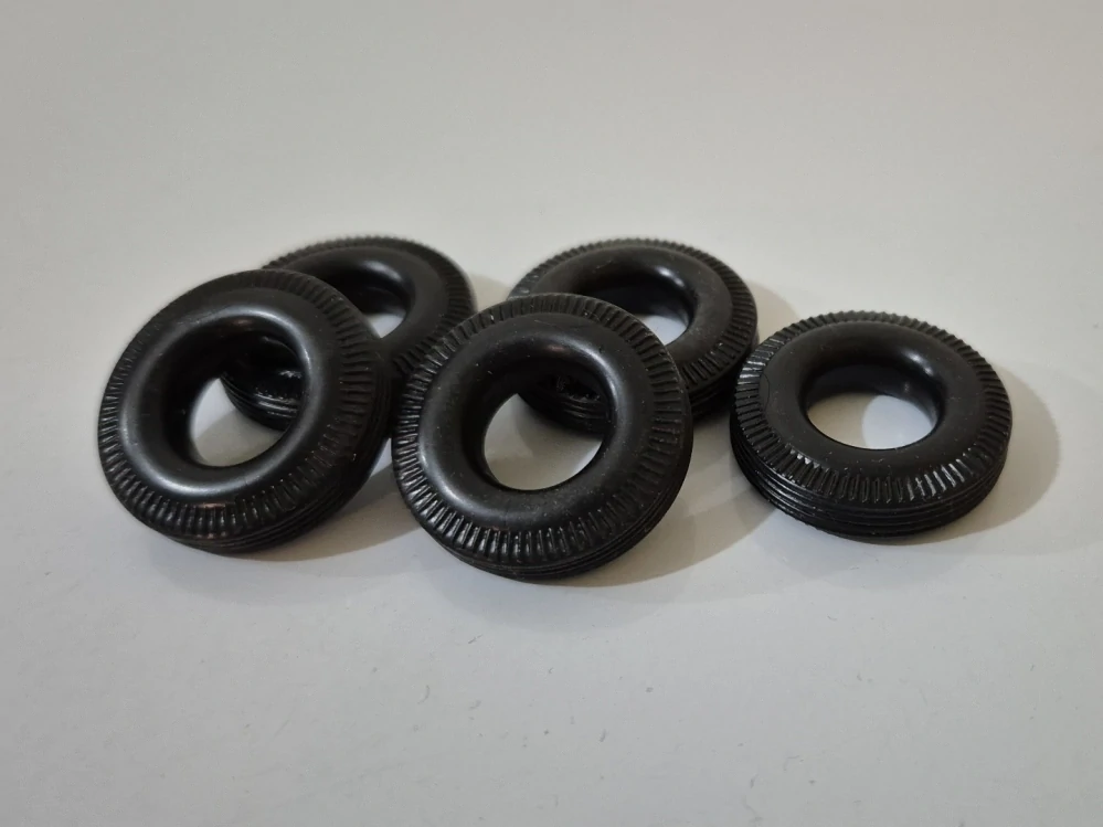 Pneumatiky pružné  (nové) 10 kusů