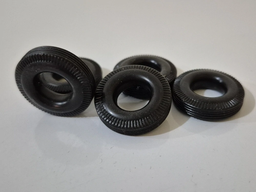 Pneumatiky pružné  (nové) 10 kusů